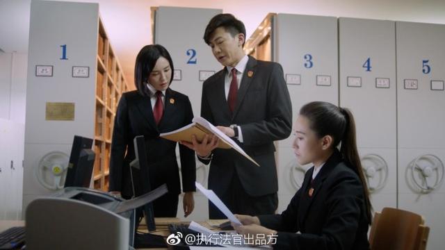 以一己之力扛起剧中的所有感情线！吕佳容凭《执行利剑》再次走红