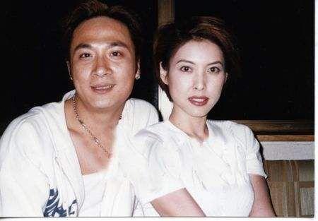 1998年李婉华和何家劲恋情爆出,男女双方都承认了,当时也是最为般配和