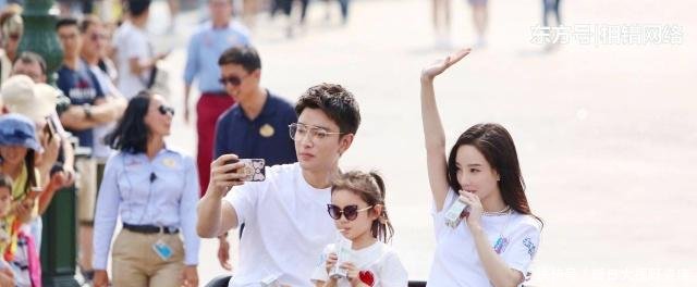 李小璐微博背景换求婚照是夫妻和好贾乃亮却忙