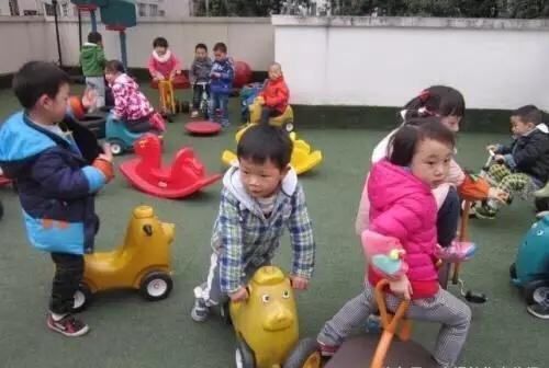 爸爸姓“老”,给女儿取这么高水平名字,上课老师从来不敢点此名