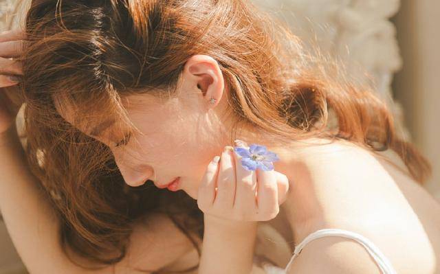 女人想和你\"几度吹风\",会主动给你这些\"暗示性\",懂了吗