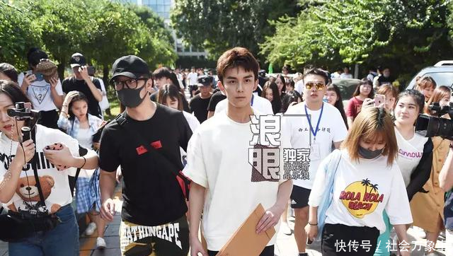 没有整容脸,但辨识度还不够?感受下表演系大一