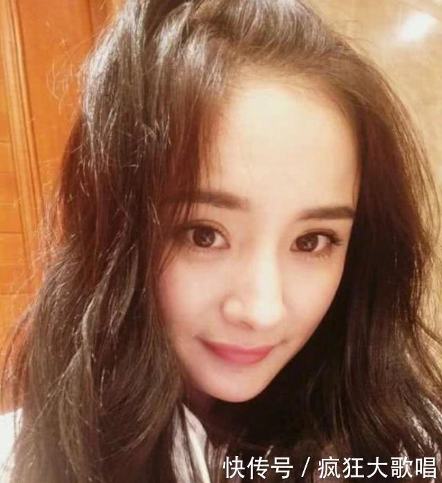 杨幂发际线没法藏,拍戏被黄子韬撩开,戴假发还