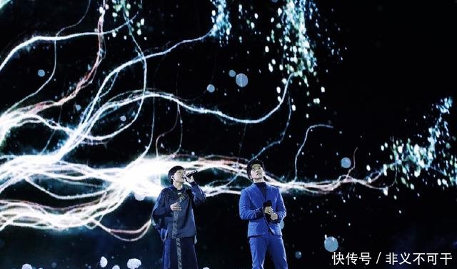 商演上李健再唱《水流众生》,天籁却有缺憾,只