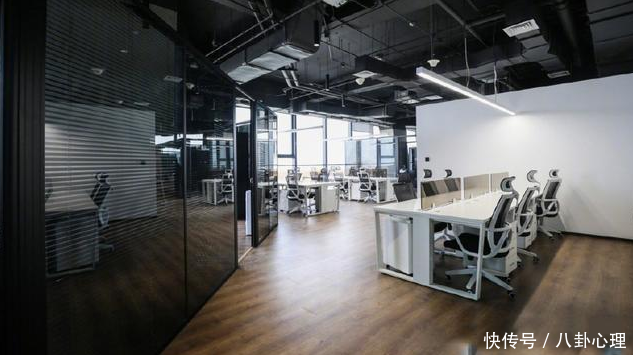 黄子韬成立个人公司,第一时间发文感谢爸爸!豪