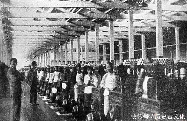 晚清政府覆灭后,这位有实权的王爷,宁可摆地摊