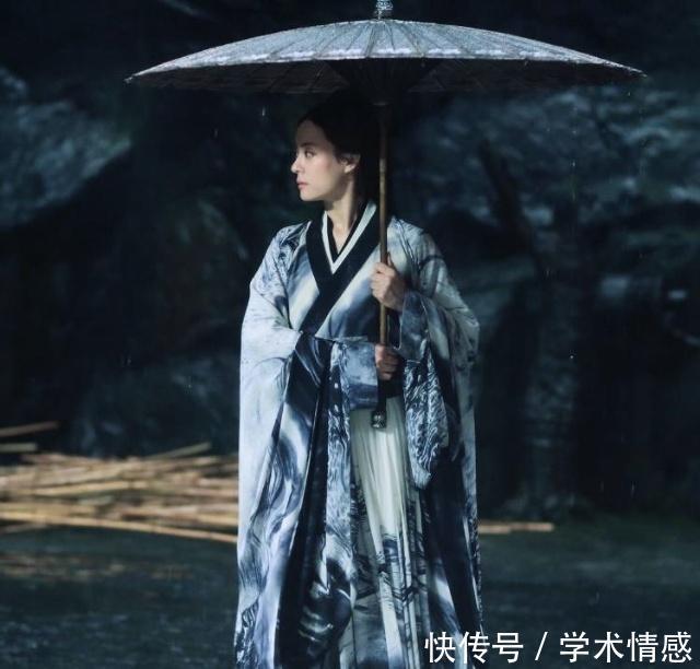 孙俪奖杯不重要,张艺谋1句话耐人寻味,网友演员导演的区别