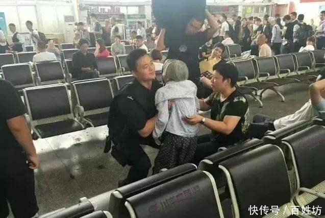 特警抱八旬奶奶,冲刺一千米,感动万千网友