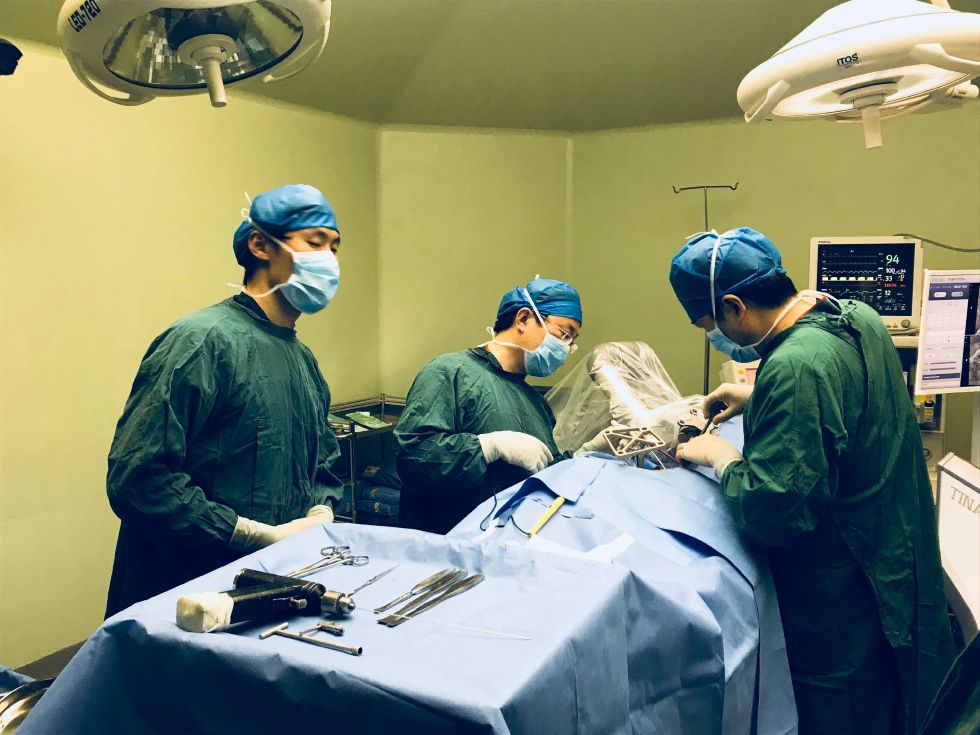 中国造骨科手术机器人天玑合肥首秀 手术时