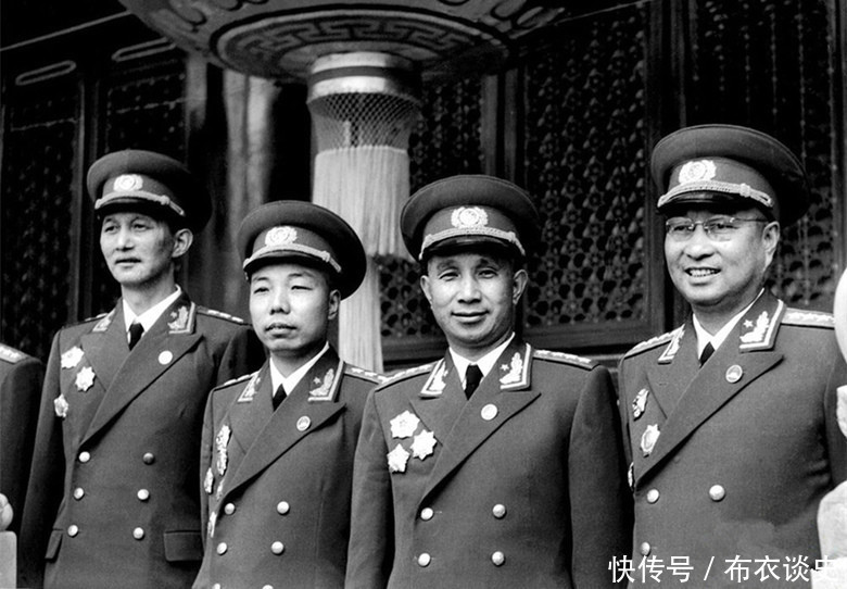 这个将军真厉害,13岁当县长,毛主席夸他出息大