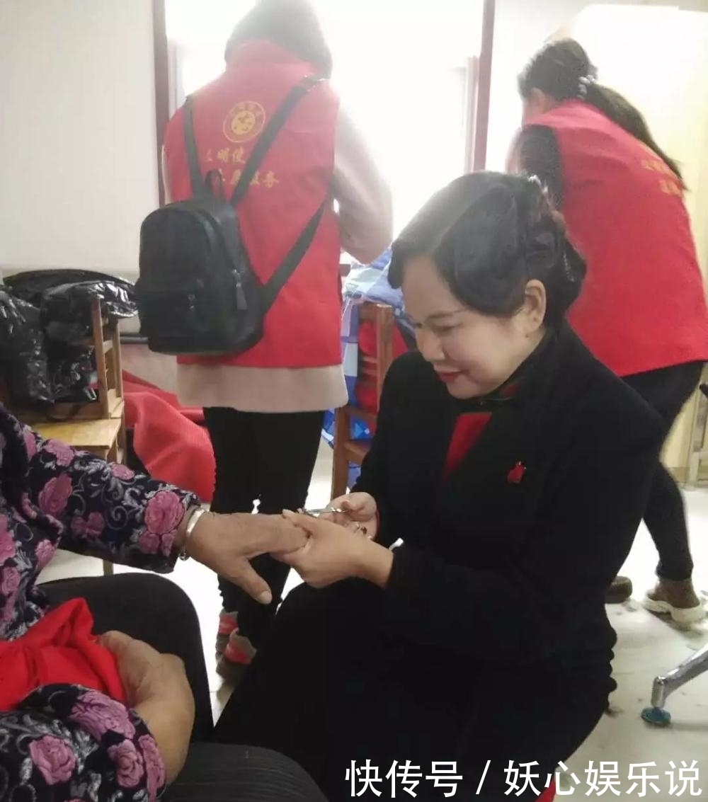 巩义市志愿者协会赴康店敬老院开展冬至慰问活