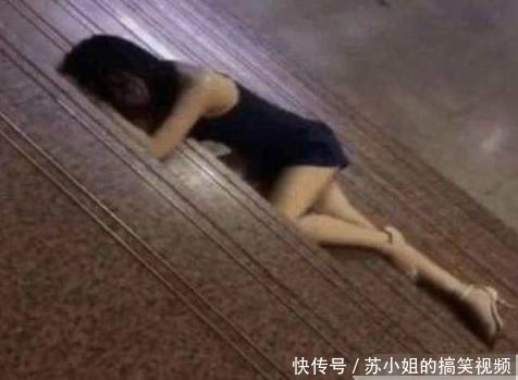 醉酒少女趴在楼梯上不省人事，男子见后忍不住，直言：算你赚了！