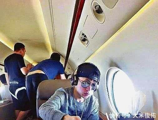 看王思聪与秦奋赌钱的筹码,网友看桌子上就知