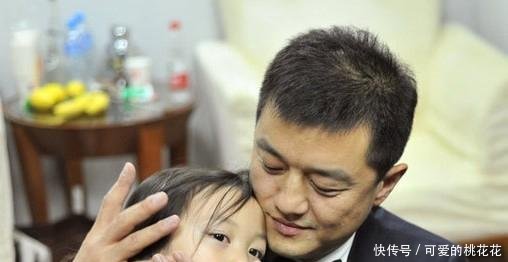 李亚鹏晒李嫣最新正面照,经过多次治疗,她的唇