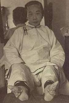 古代女子最隐私部位,连丈夫都无法见到,但现代女子经常暴露在外