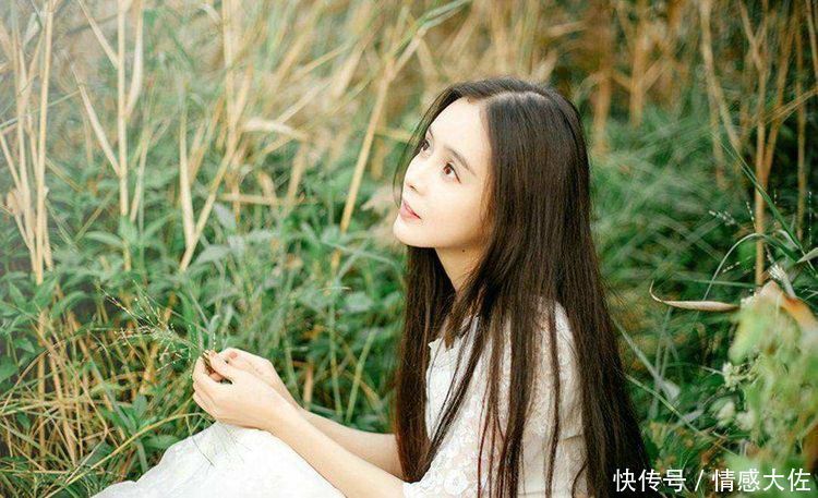 异性之间,女人这5个动作越频繁,关系一定不一般啊!