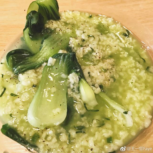 嘉行新签约艺人王一菲与古力娜扎似亲姐妹!新