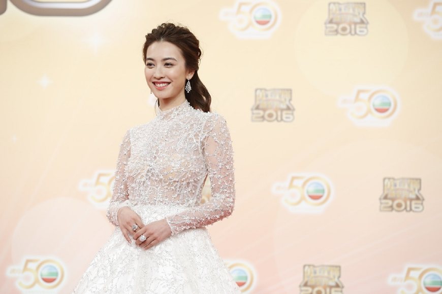 高学历TVB花旦朱千雪工作经验丰富,连派报纸