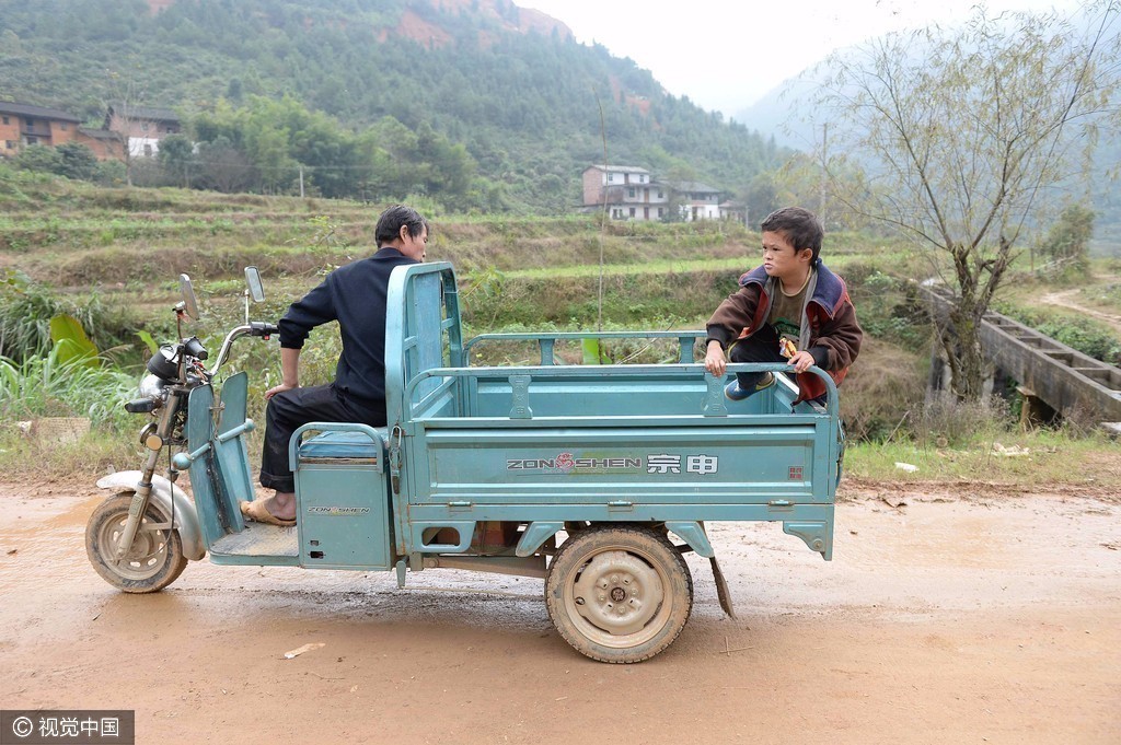 江西小马云父亲范家发:独腿男人支撑下的家