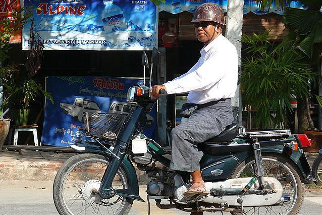 越南人问中国游客:你们知道天天骑摩托的感觉