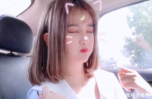 杨清柠幼年照片曝光,比较颜值之后,原来火也是看到性感布兰妮mv的图片