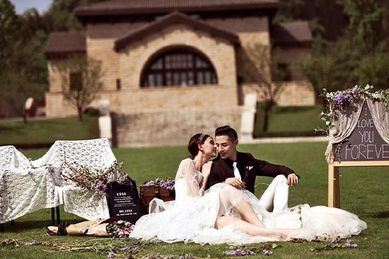 重庆小伙拍高颜值婚纱照 洋媳妇自曝:我追的他