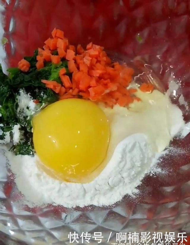 菠菜鸡蛋饼制作简单,好看又好吃,孩子们都爱吃