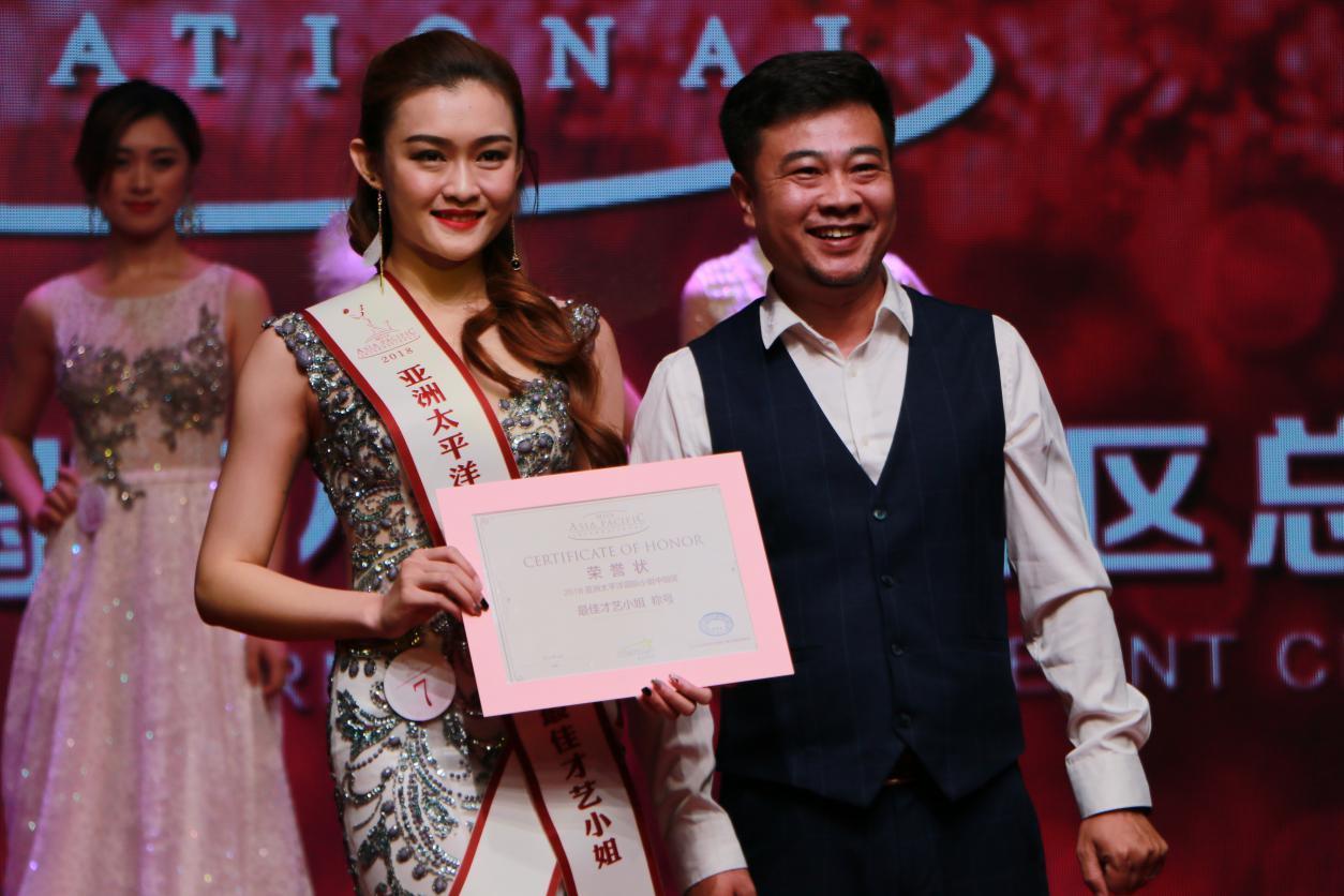 亚洲太平洋国际小姐决赛：美女太多，看花了眼。
