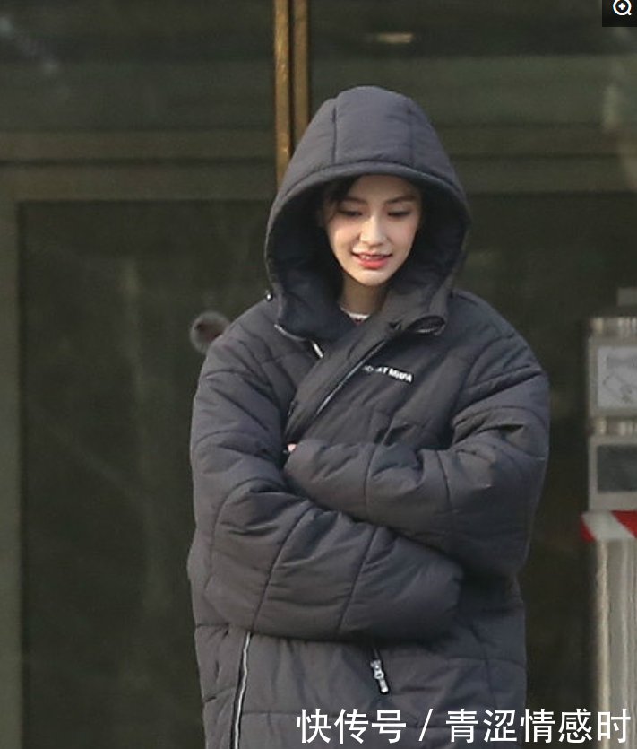 杨颖现身春晚二审彩排将表演语言节目,周一围