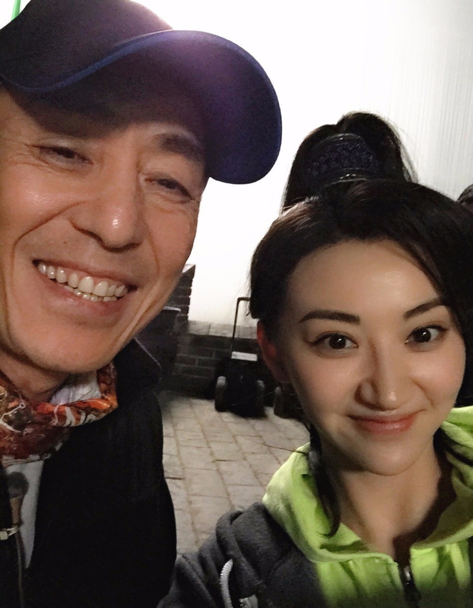 景甜晒《长城》幕后照 自拍"集邮"众男神