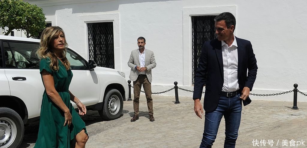 德总理默克尔访问西班牙小镇 与首相桑切斯行