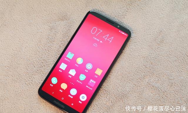 Moto z3体验:全面屏、侧边指纹、后置双摄,不止
