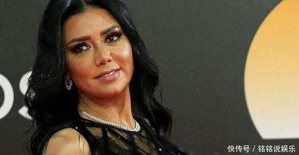 埃及女演员穿镂空长裙出席电影节, 却因此被认
