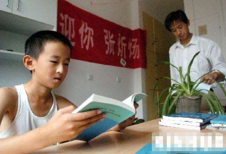 他10岁高考,曾威胁父母:不在北京买房不考博士