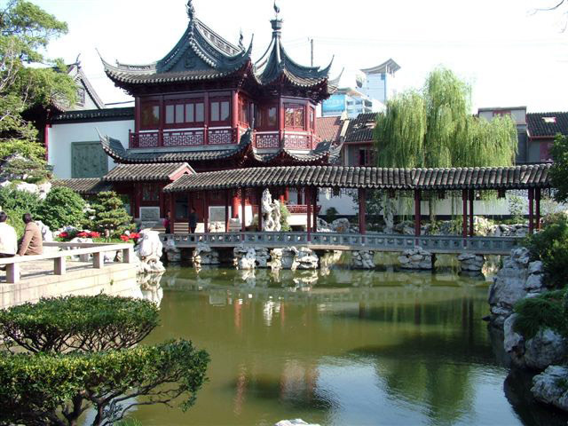 豫园 位于上海南市城隍庙侧,可分为六个景区.
