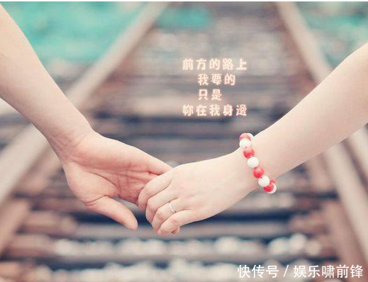 和出轨前夫离婚1年后,街遇老头向我手中塞纸条