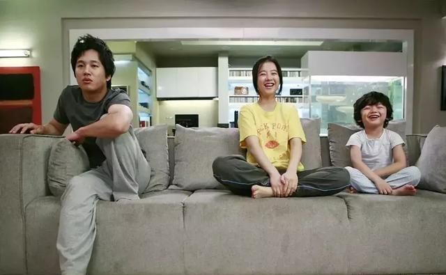 又是韩国高分电影,这次是在战俘营里跳踢踏舞