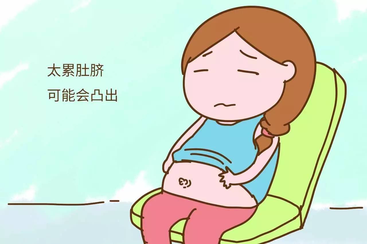 1,随着腹部的隆起,一般情况下,孕妈在孕中期会出现原本凹陷的肚脐