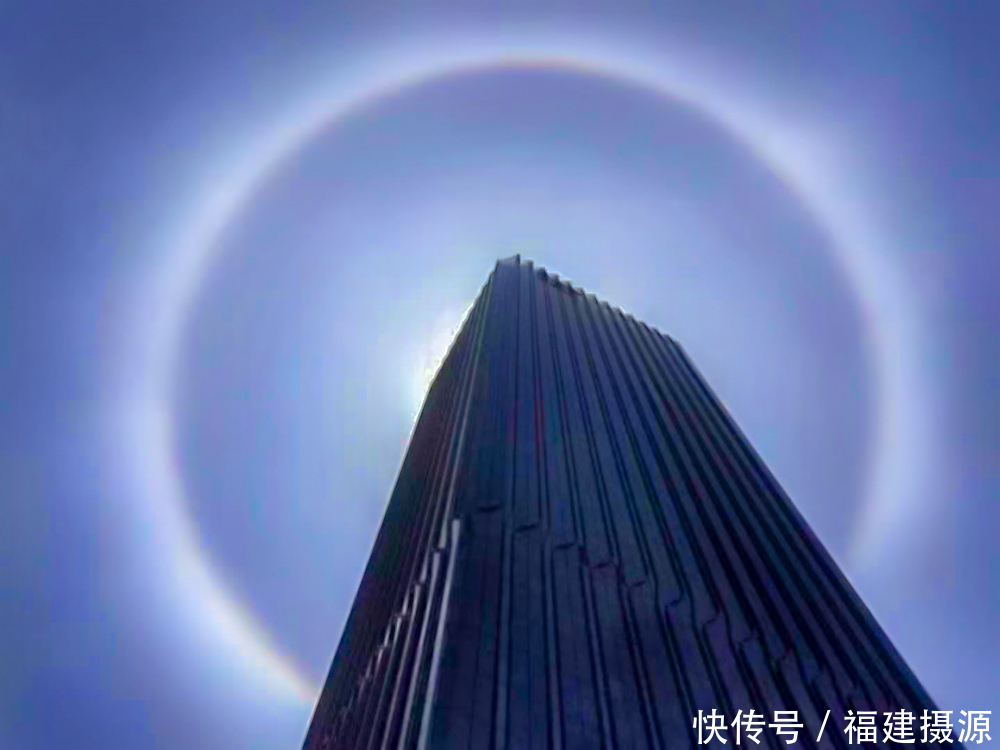 日晕三更雨,月晕午时风,在福州上空极罕见出