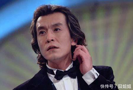 现在回想李咏被爆料移民美国,还被网友群嘲,其