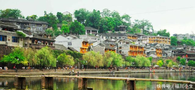 凤凰古城有多少美景 因美女泛滥成灾, 又开始收