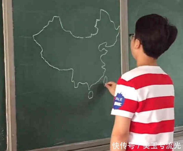 地理课美术生画中国地图,画完那刻老师怒了:剩
