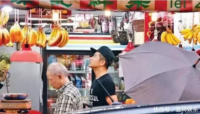 郭富城获二胎后首露面给老婆买水果,此时他不