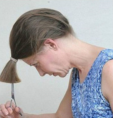 教你如何自己剪头发 一分钟长发变时尚短发