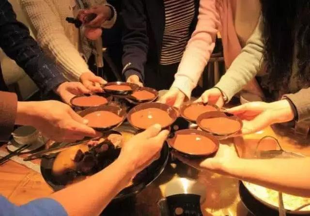 模仿最失败的景区：游客到这里摔碗就走，结果2个月就关门大吉！