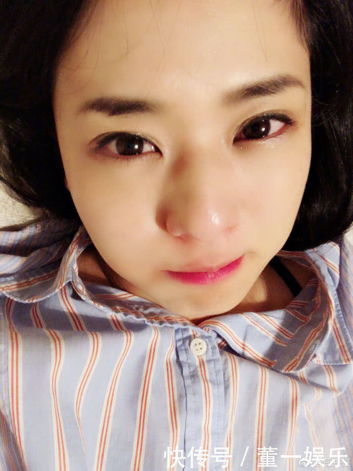 苍井空深夜晒微醺自拍照 吐舌卖萌三连拍可爱