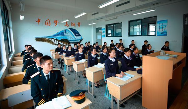 想学高铁乘务专业哪个学校好_360问答