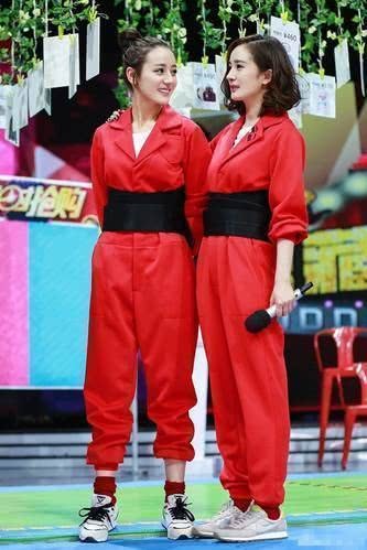 听说杨幂粉丝与迪丽热巴的粉丝撕起来了