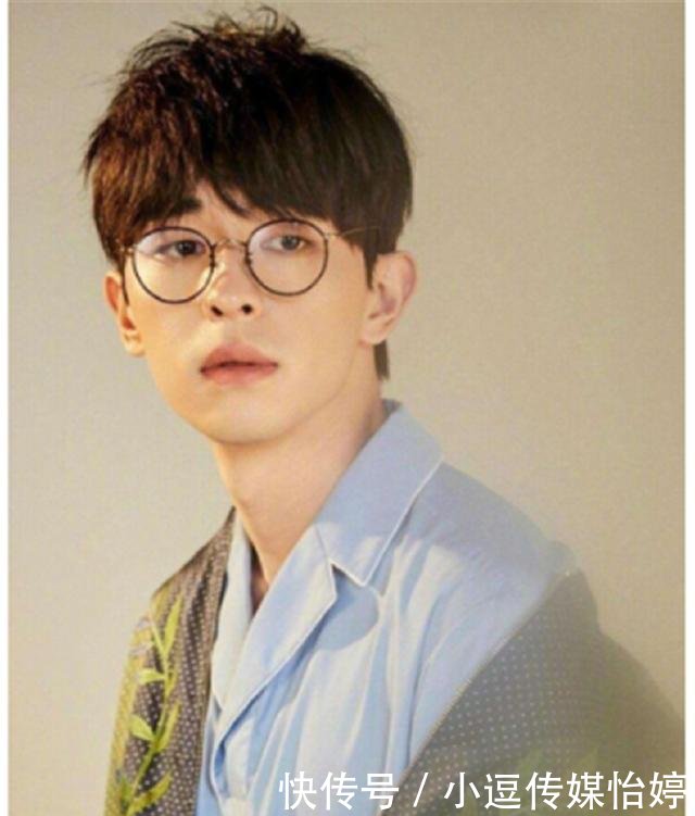 邓伦皮肤白里透红,被粉丝追问美白教程,他答天