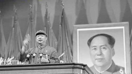 毛主席临终前用此人顶替了叶剑英接管三军,同时上位的还有一人!
